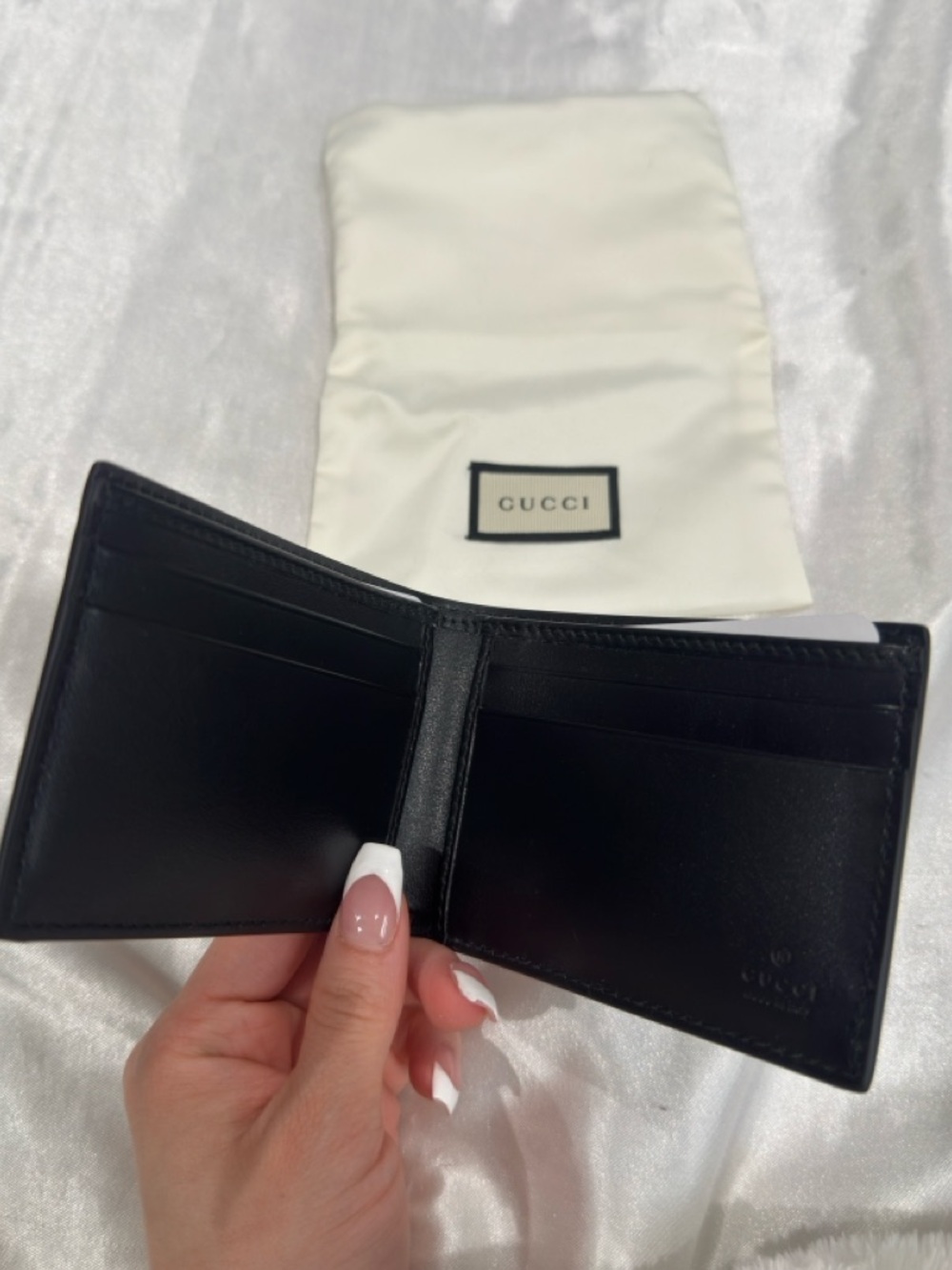 Gucci Black Leather Bifold Wallet with Gold Logo Accent - Picture 3 of 4